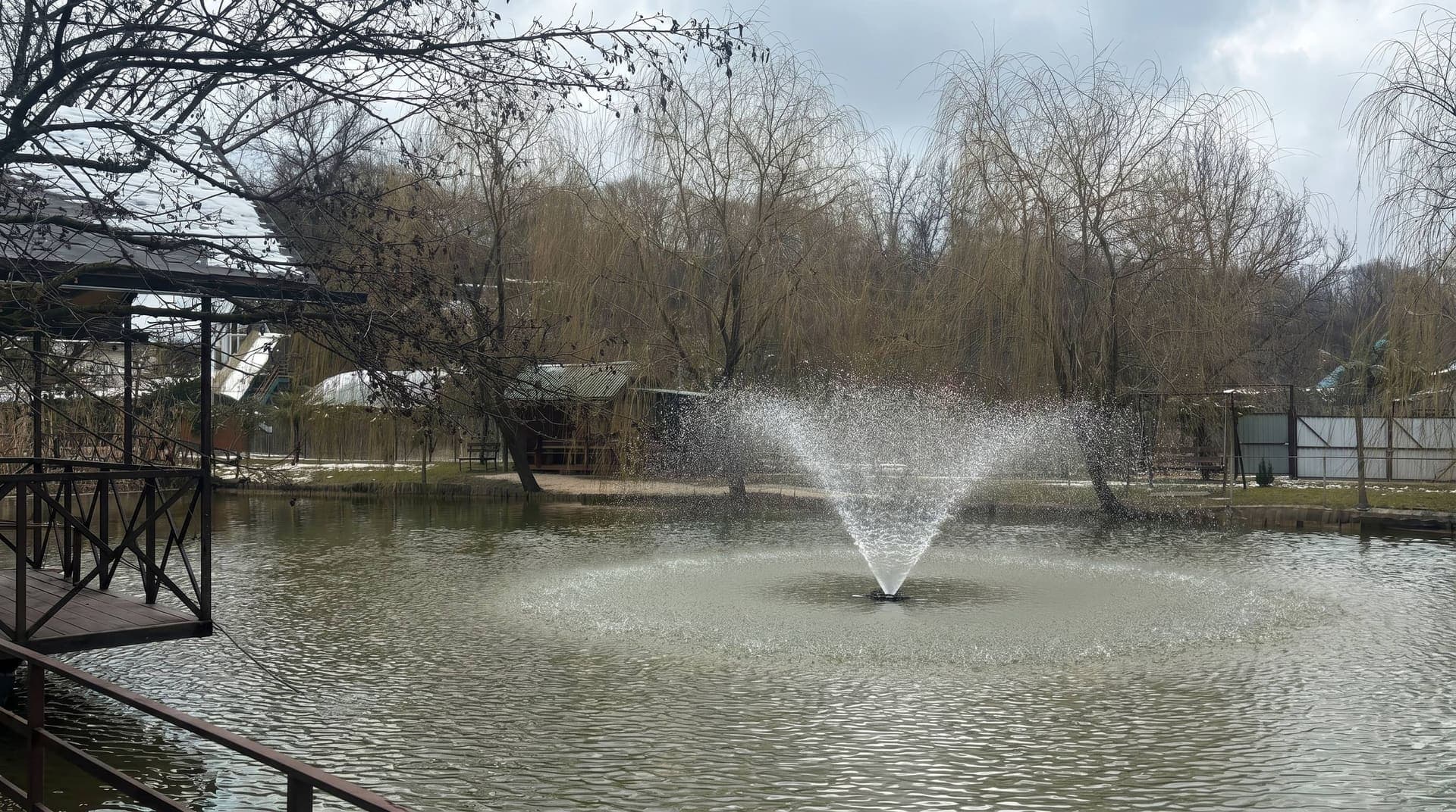 Вид на озеро и воду